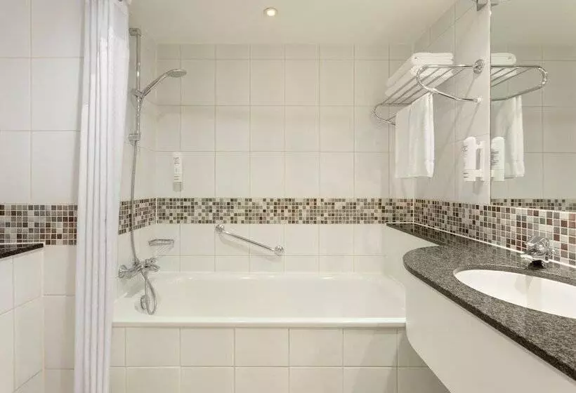 ２ダブルベッドのスタンダードルーム, Holiday Inn London Brentford Lock, An Ihg