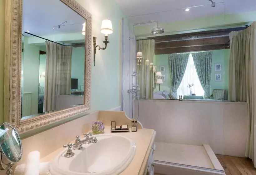 اتاق پرمیوم, Hôtel De Toiras