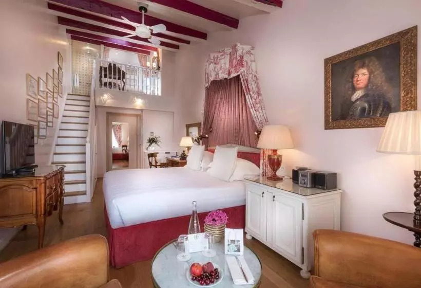 سوییت جونیور, Hôtel De Toiras