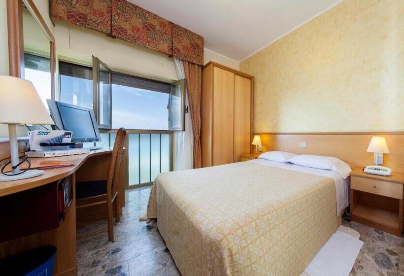 基本间, La Tonnara