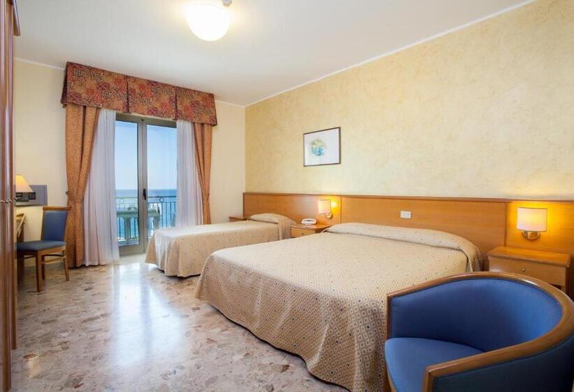 Triple Room Sea View, La Tonnara