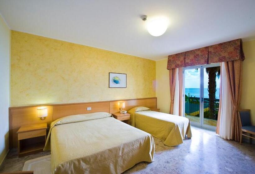 Triple Room Sea View, La Tonnara