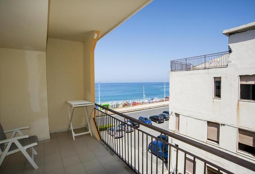 家庭间, La Tonnara