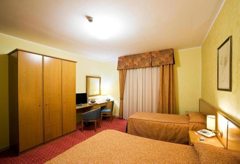 高级海景房, La Tonnara