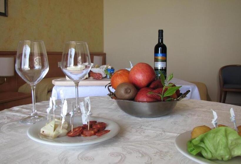 高级海景房, La Tonnara