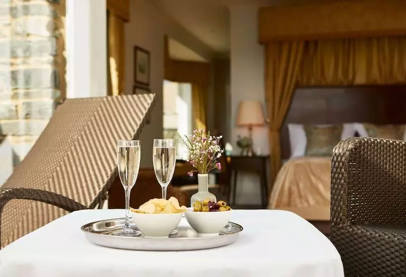バルコニー付きデラックスルーム, Macdonald Old England Hotel & Spa