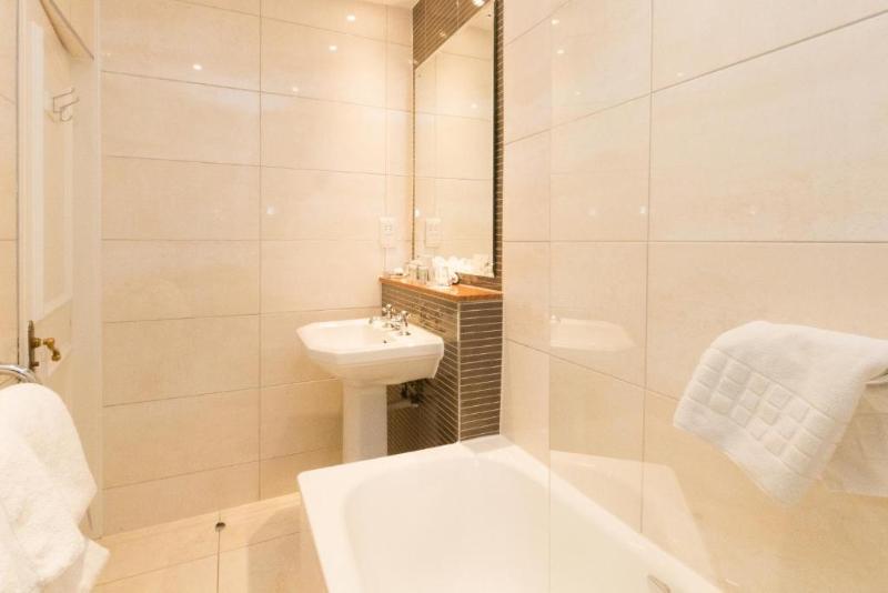 חדר משפחתי דלוקס, Macdonald Old England Hotel & Spa