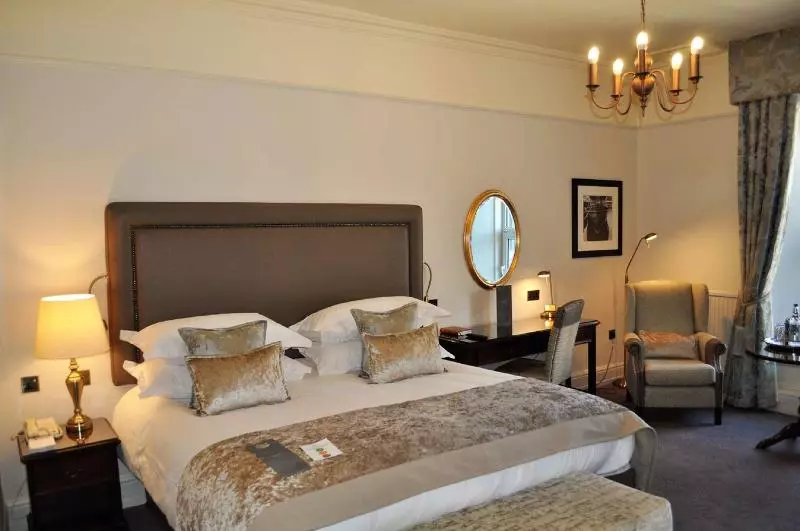 キングサイズベッドのクラシックルーム, Macdonald Old England Hotel & Spa
