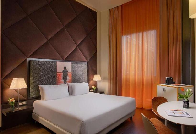 جناح جونيور, Nhow Milan