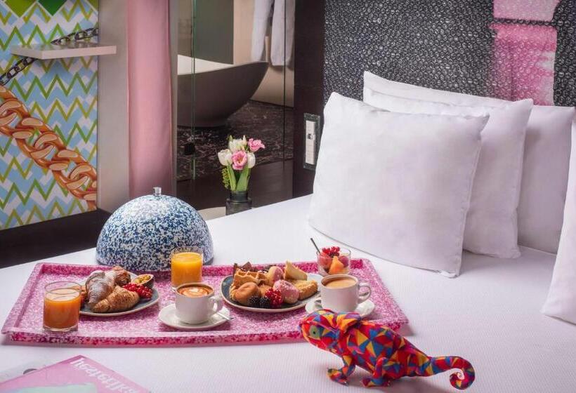 جناح جونيور, Nhow Milan