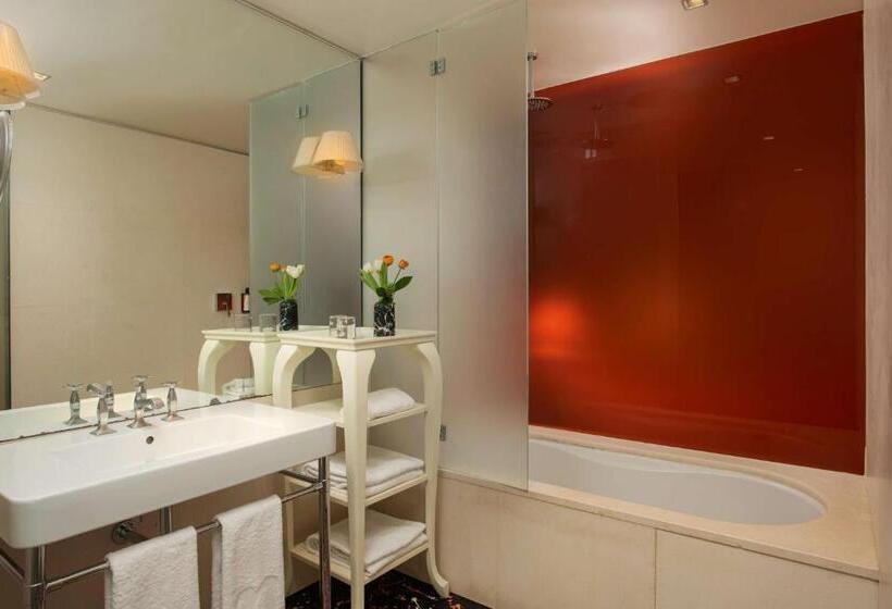 غرفة عائلية متصلة, Nhow Milan