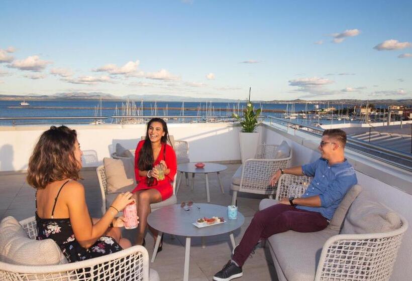 جناح مطلّ علي البحر, Lu  Hotel Riviera