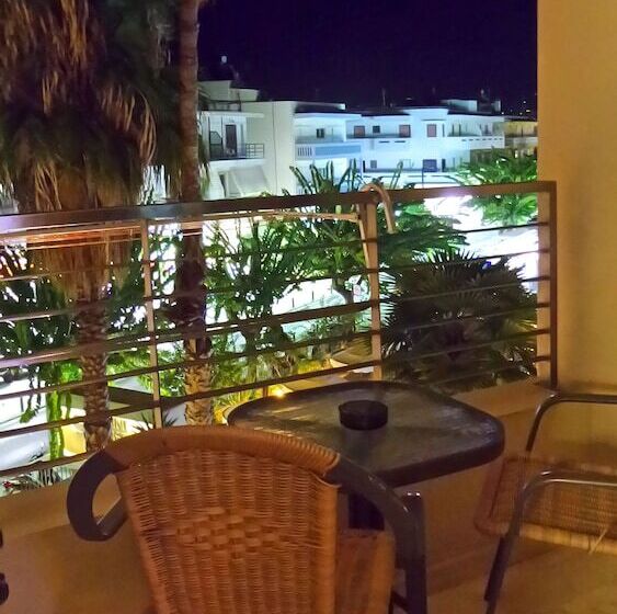 スタンダードスタジオ, Saint Constantin