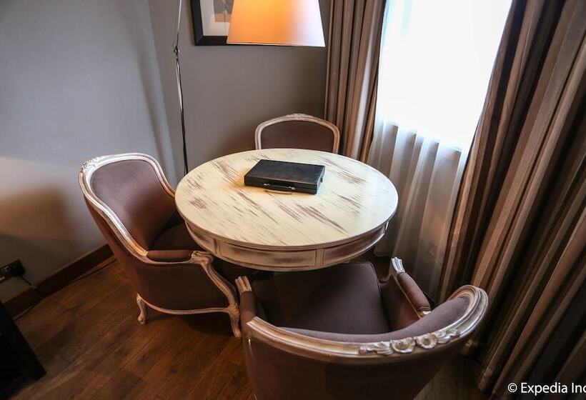 ジュニアスイート, Tigerlily