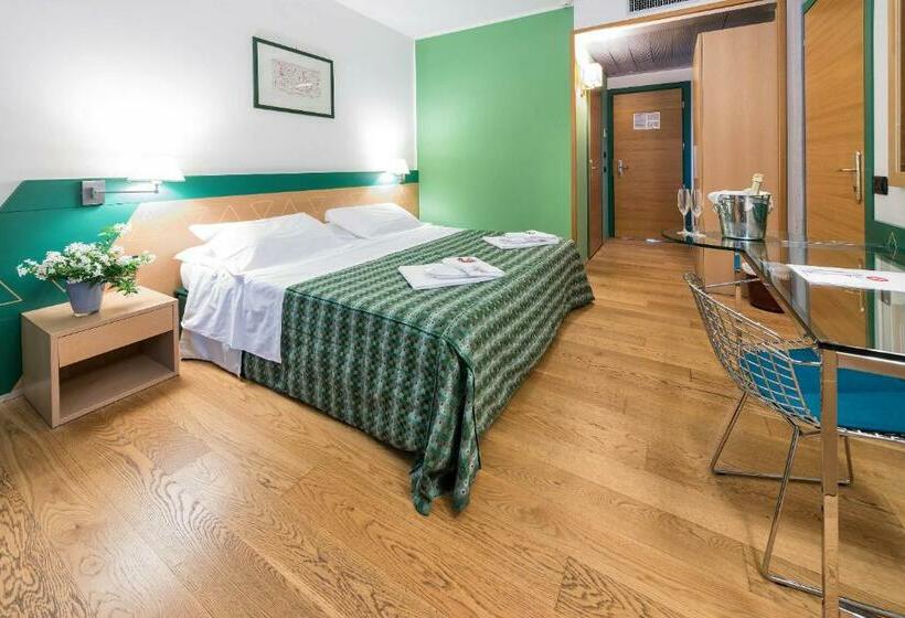 Номер Стандарт, West Point Airport