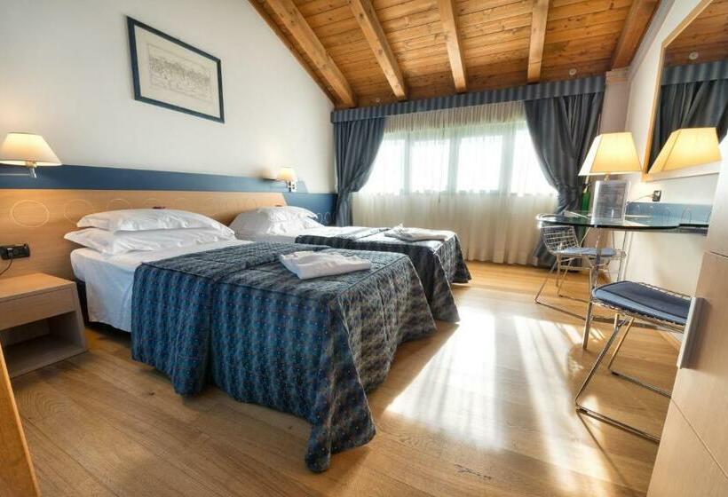 Номер Стандарт, West Point Airport