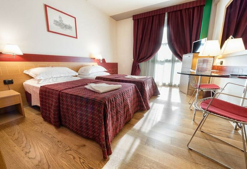 Номер Стандарт, West Point Airport