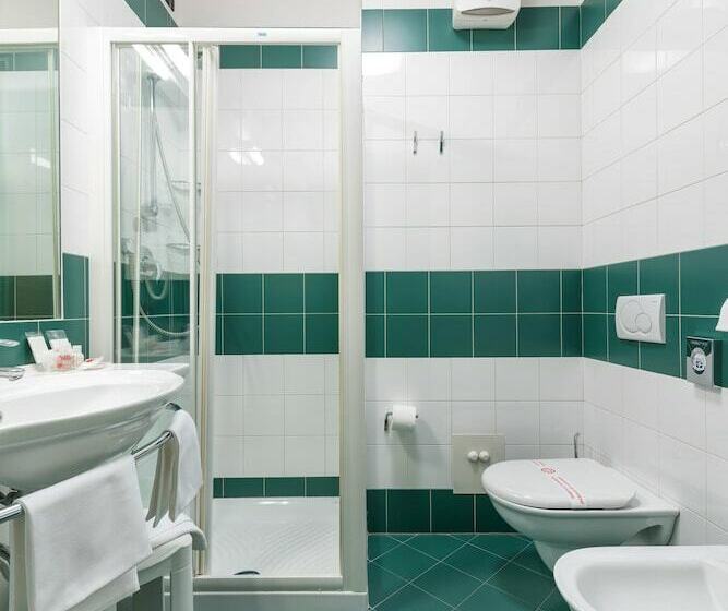 Номер Стандарт, West Point Airport