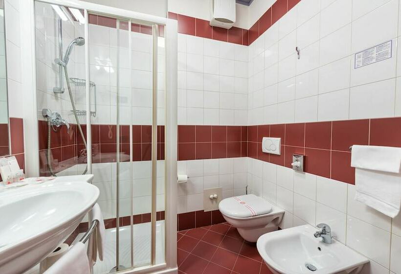 Номер Стандарт, West Point Airport