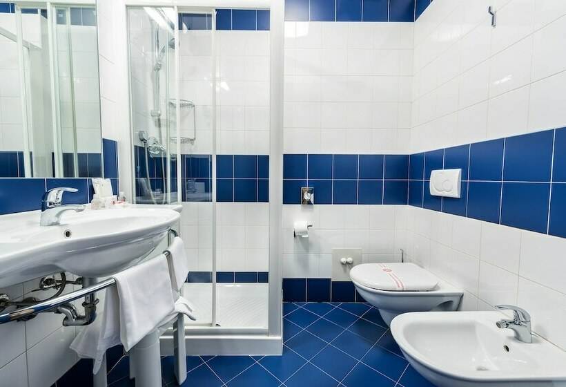 Номер Стандарт, West Point Airport