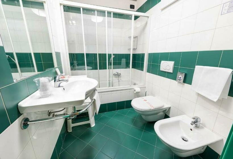 Номер Superior, West Point Airport