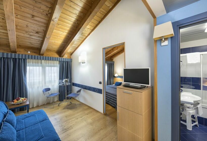 Номер Superior, West Point Airport