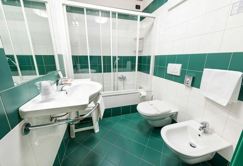 Номер Superior, West Point Airport