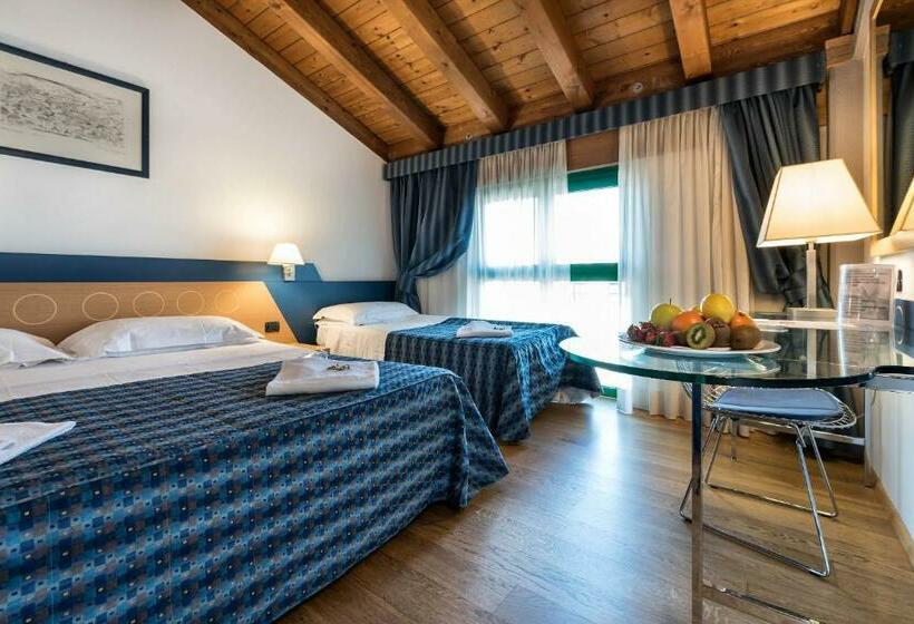 Номер Стандарт Трехместный, West Point Airport