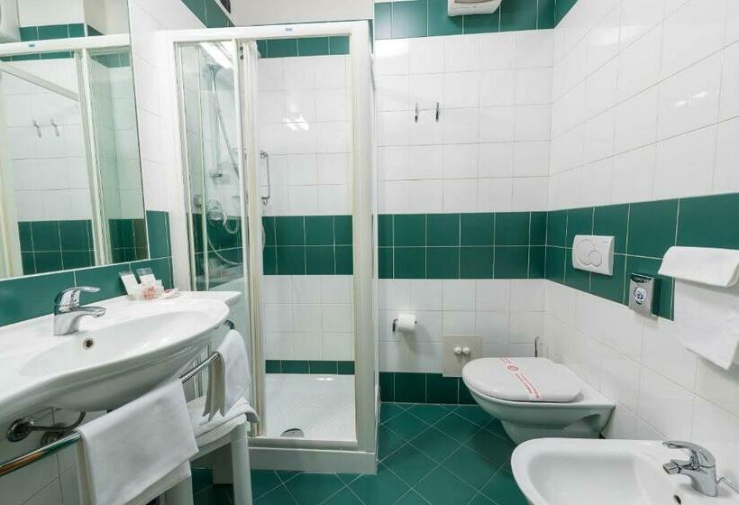 Номер Стандарт Трехместный, West Point Airport