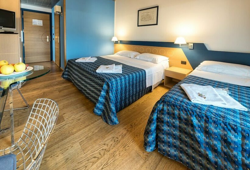 Номер Стандарт Трехместный, West Point Airport