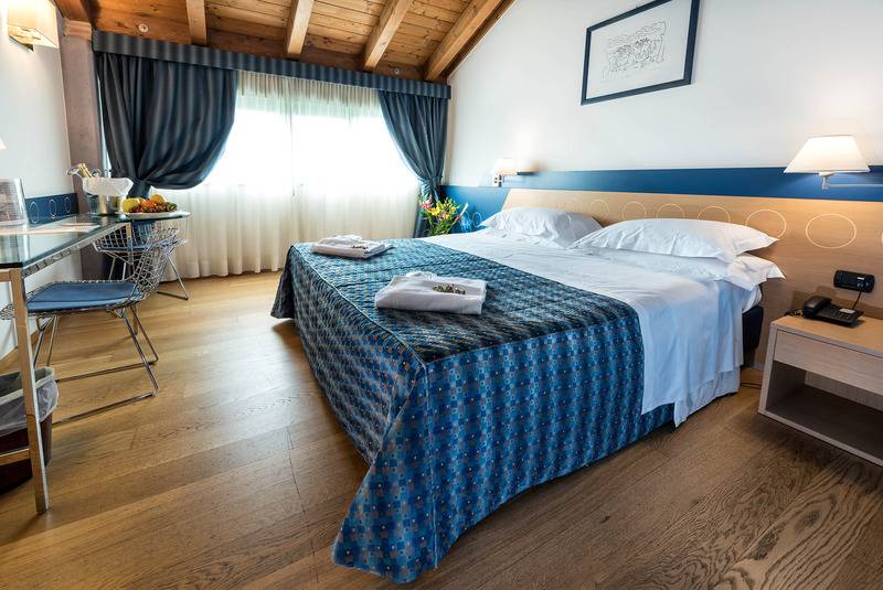 Номер Стандарт, West Point Airport