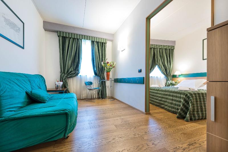 Семейный Номер, West Point Airport