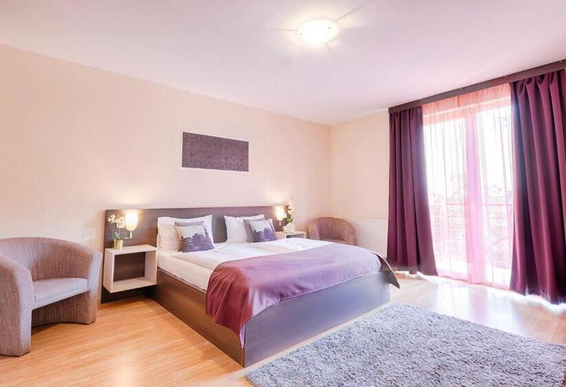 اتاق استاندارد, Triple M