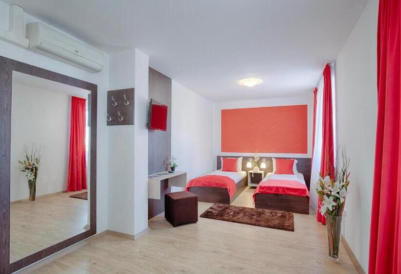 اتاق عادی, Triple M