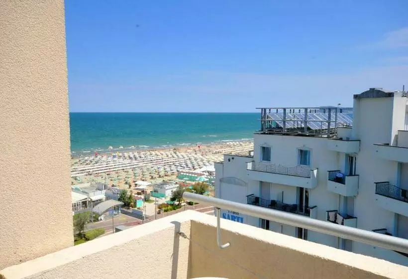 اتاق اساندارد با چشم‌انداز جانبی به دریا, Baltic Riccione Fronte Mare