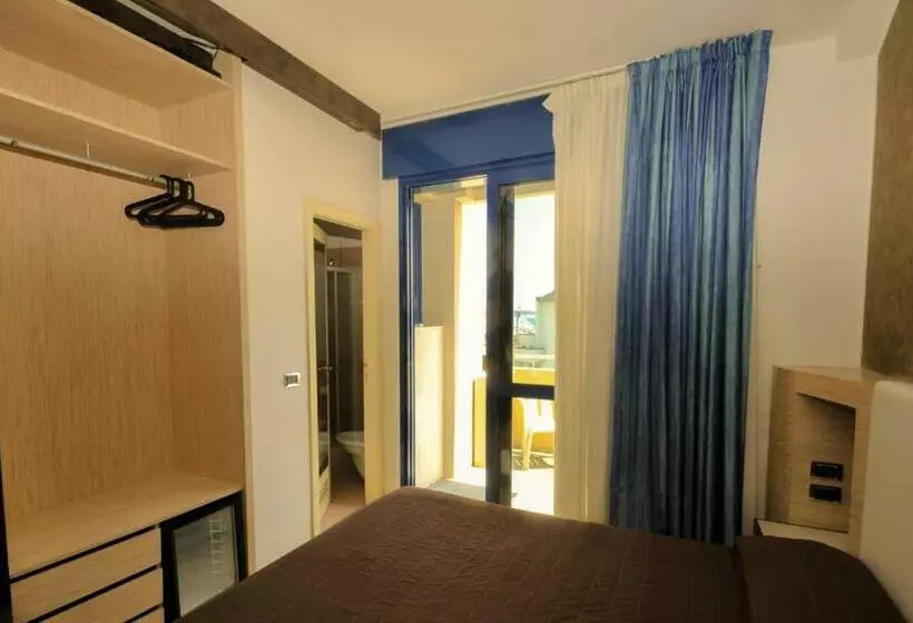 اتاق اساندارد با چشم‌انداز جانبی به دریا, Baltic Riccione Fronte Mare