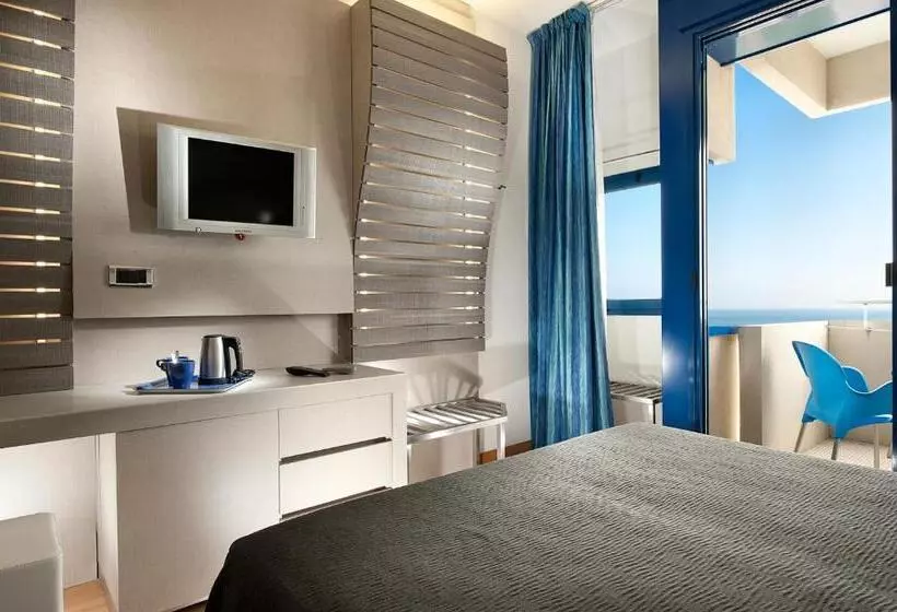 اتاق سه نفره دلوکس با چشم‌انداز دریا, Baltic Riccione Fronte Mare