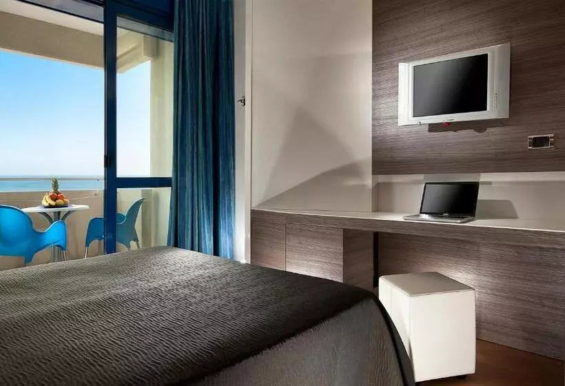 اتاق سه نفره دلوکس با چشم‌انداز دریا, Baltic Riccione Fronte Mare
