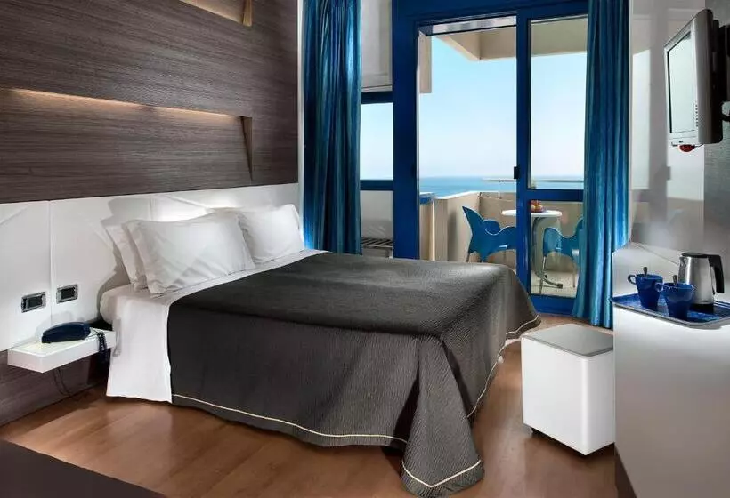 اتاق سه نفره دلوکس با چشم‌انداز دریا, Baltic Riccione Fronte Mare