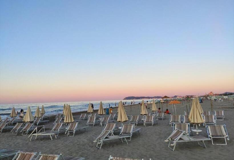 غرفة ديلوكس ثلاثية مطلة على البحر, Baltic Riccione Fronte Mare