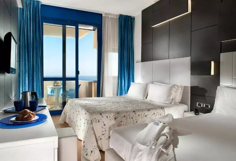 اتاق استاندارد چهار تخته با چشم‌انداز دریا, Baltic Riccione Fronte Mare