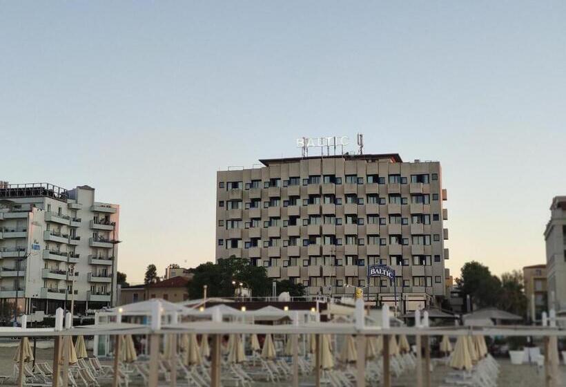 غرفة ديلوكس مطلّة علي البحر مزوَّدة بشُرفة, Baltic Riccione Fronte Mare