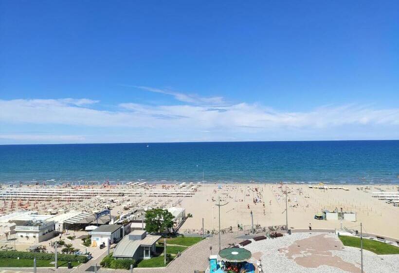 غرفة ديلوكس مطلّة علي البحر مزوَّدة بشُرفة, Baltic Riccione Fronte Mare