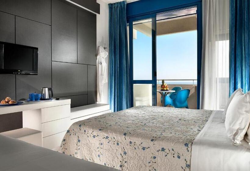 غرفة ديلوكس مطلّة علي البحر مزوَّدة بشُرفة, Baltic Riccione Fronte Mare