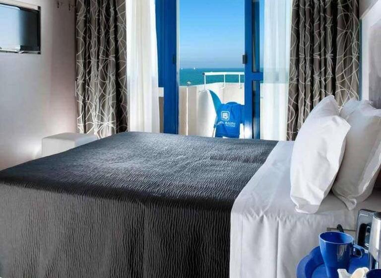 غرفة ديلوكس مطلّة علي البحر مزوَّدة بشُرفة, Baltic Riccione Fronte Mare