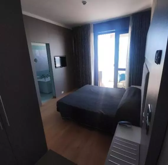 اتاق خانوادگی با چشم‌انداز دریا, Baltic Riccione Fronte Mare