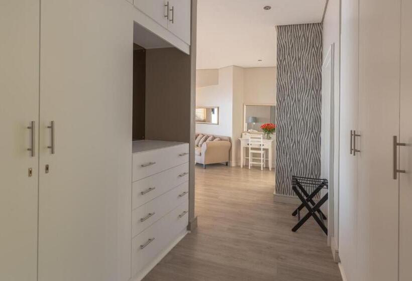 Люкс Повышенной Комфортности, Celtic Manor Boutique Guest House