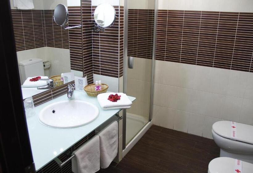 Трехместный Номер Классика, Hidalgo