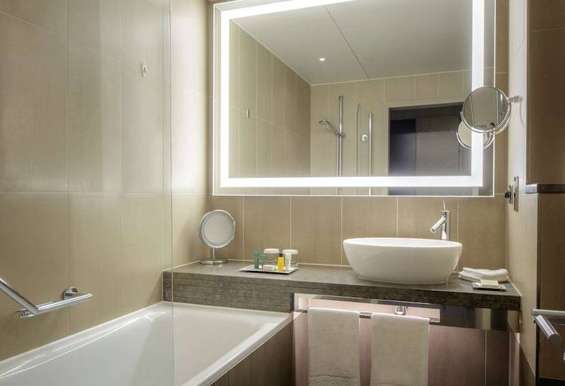 Номер Deluxe, Hilton London Tower Bridge