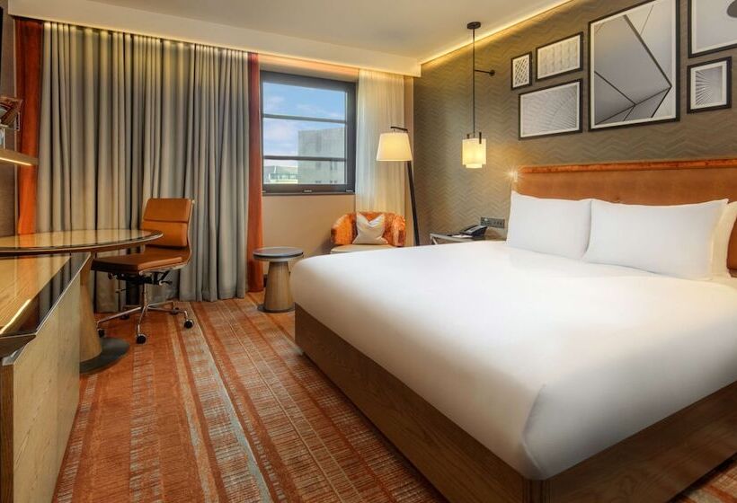 חדר סטנדרט עם מיטת קינג, Hilton London Tower Bridge